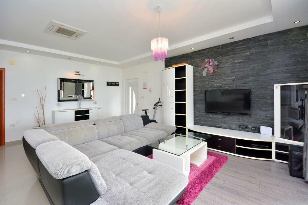 Beach Apartman Petra โปดสตรานา ภายนอก รูปภาพ