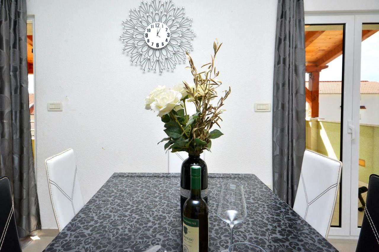 Beach Apartman Petra โปดสตรานา ภายนอก รูปภาพ