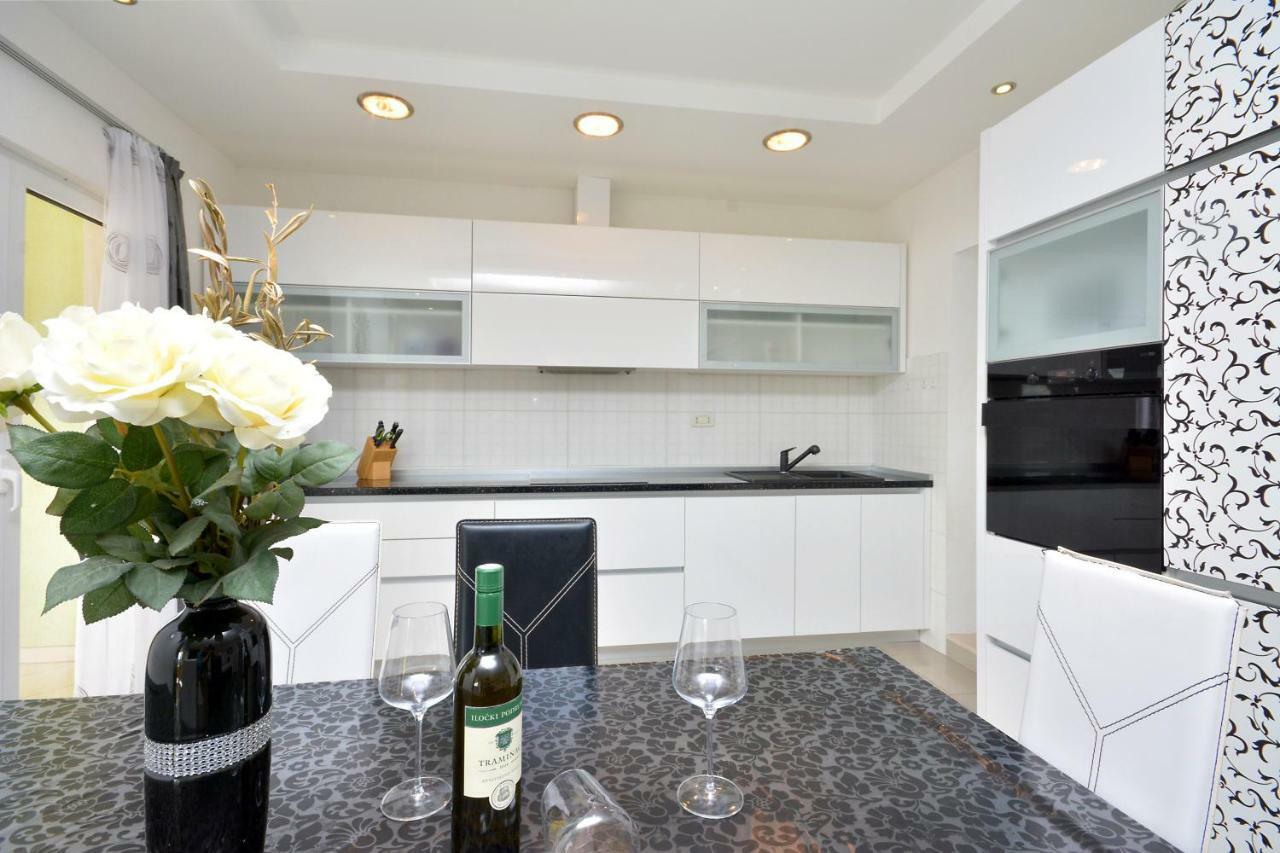 Beach Apartman Petra โปดสตรานา ภายนอก รูปภาพ