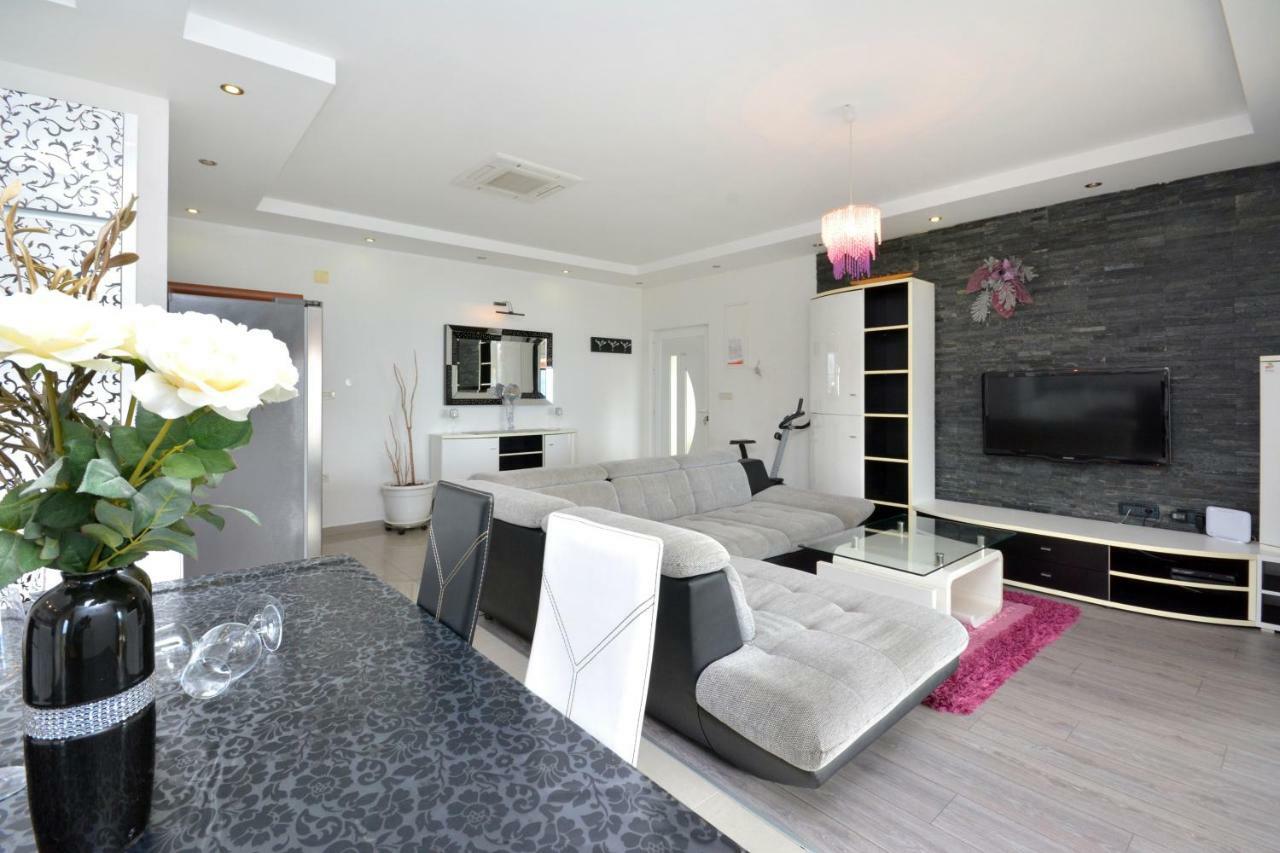 Beach Apartman Petra โปดสตรานา ภายนอก รูปภาพ