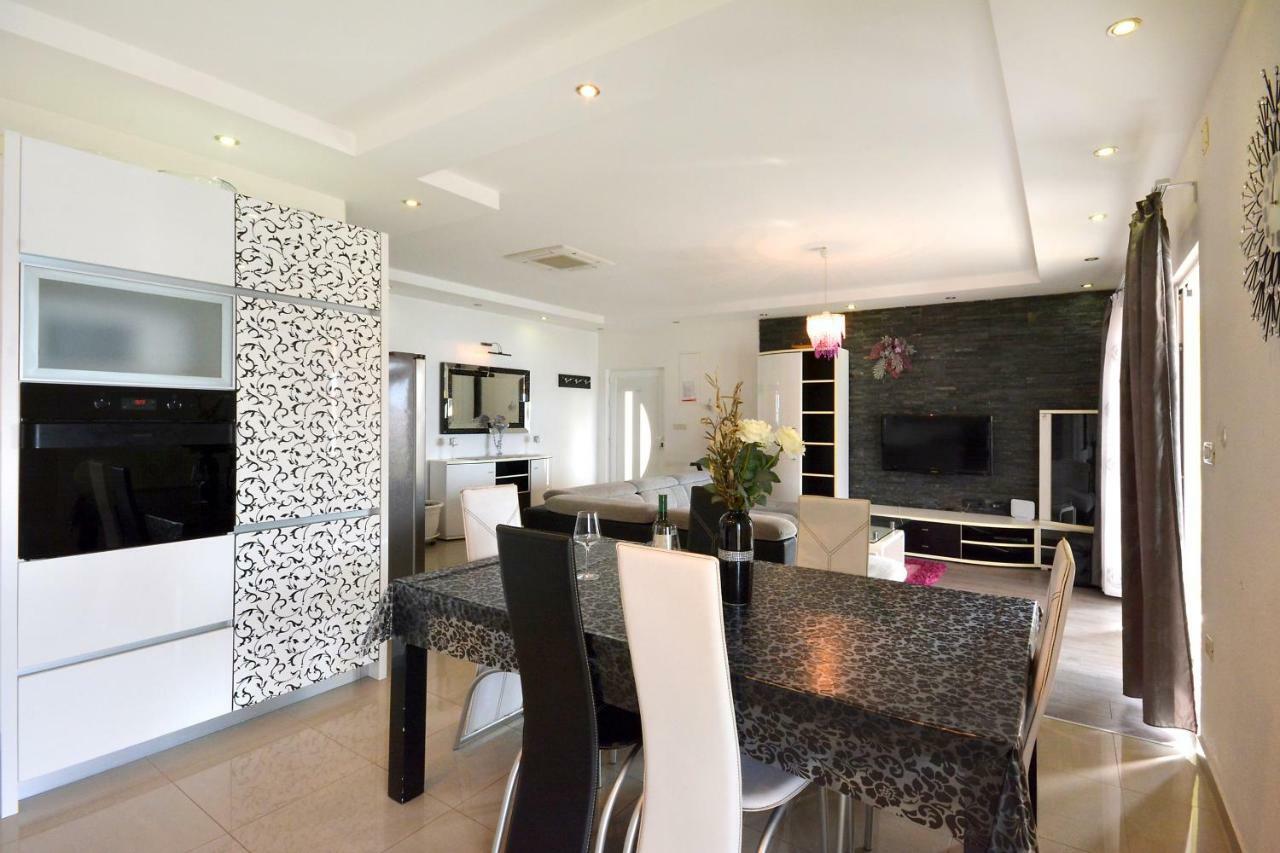 Beach Apartman Petra โปดสตรานา ภายนอก รูปภาพ